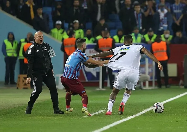 trabzonspor-macinda-yaptigi-hareket-olay-olmustu-cyle-larinin-cezasi-belli-oldu-1649353495728.jpeg Trabzonspor maçında yaptığı hareket olay olmuştu! Cyle Larin'in cezası belli oldu-2