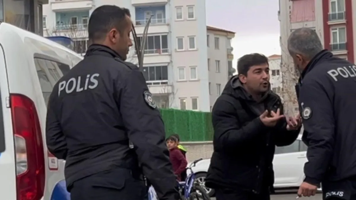 Aksaray'da aile içi tartışmada gözaltına alınan şahıs çılgına döndü! Beni döv diye polise yalvardı