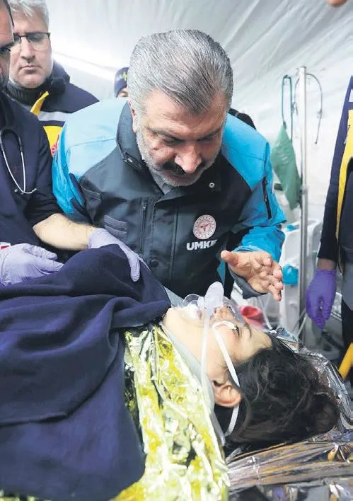 onlarca-kisiye-mezar-olan-binadan-bir-tek-o-sag-kurtuldu-1676762321747.jpeg Onlarca kişiye mezar olan binadan bir tek o sağ kurtuldu-2