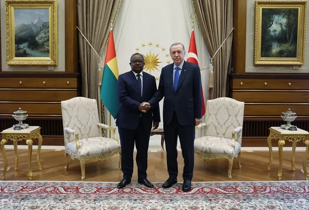 baskan-erdogan-gine-bissau-cumhurbaskani-cissoko-embalo-ile-gorustu-1678282718536.jpeg Başkan Erdoğan, Gine Bissau Cumhurbaşkanı Cissoko Embalo ile görüştü-2