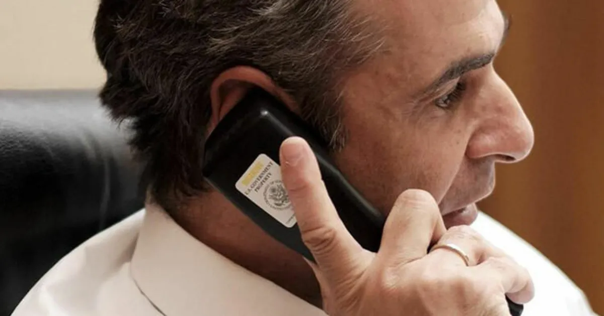 Miçotakis ile Trump'ın görüşmedeki telefonun üzerindeki logo ne anlama geliyor? Hikmet Genç'ten flaş açıklama