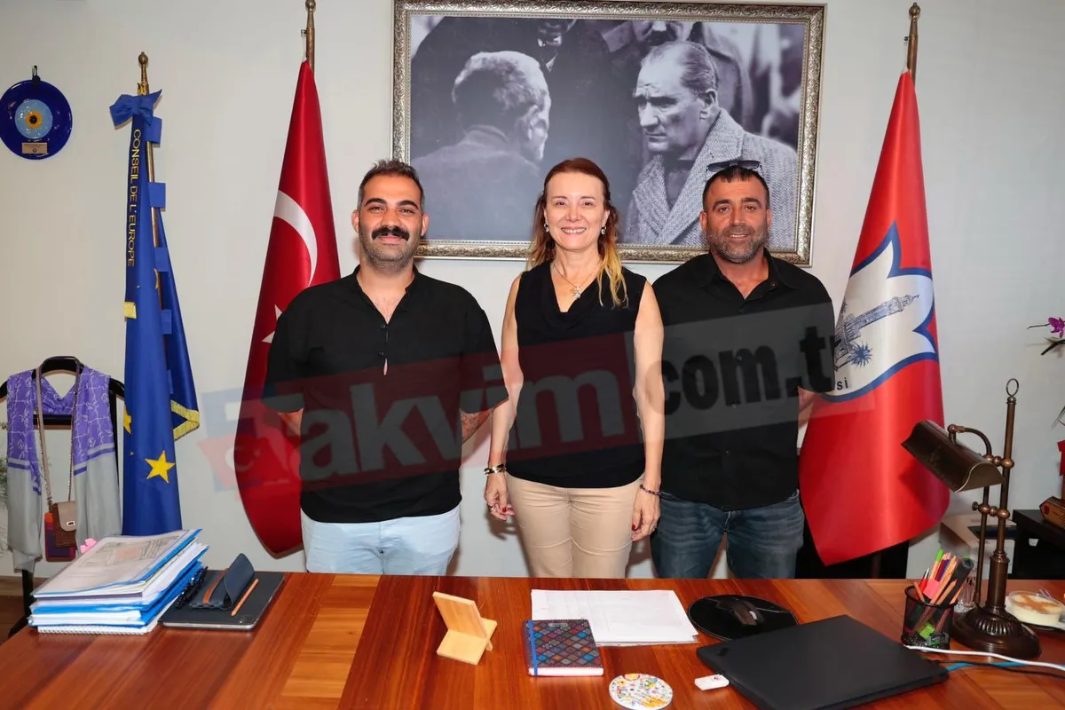 konakta-chpli-mutlu-chpli-uyeleri-vurdurmak-icin-tetikci-tuttu-10-milyonluk-pazarlik-baskan-medet-umuyor-ses-k-1777801300708.jpg Konak'ta CHP'li Mutlu CHP'li üyeleri vurdurmak için tetikçi tuttu! 10 milyonluk pazarlık: "Başkan medet umuyor" | Ses kayıtları Takvim'de-3