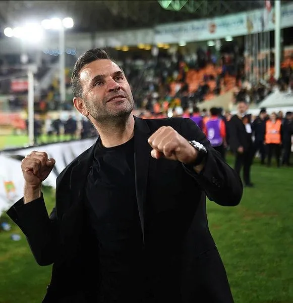 okan-buruktan-flas-sozler-fenerbahce-ciddiyetini-kaybetti-1682278403785.jpeg Okan Buruk'tan flaş sözler! "Fenerbahçe ciddiyetini kaybetti"-2