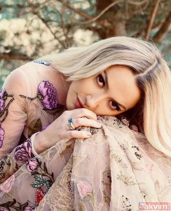 Müge Anlı en doğal hali ile sosyal medyada! Güzelliği ile hayran bırakan Müge Anlı İstanbul turuna çıktı o anları takipçileri ile paylaştı - 10