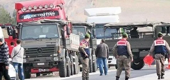 Hatay'da MİT'e ait tırın durdurulmasına ilişkin ihbarı yapan Hatay İl Jandarma Komutanlığı İstihbarat Şube Müdürlüğünde görevli personel, Diyarbakır'da gözaltına alındıktan sonra getirildiği Adana'da tutuklandı.
