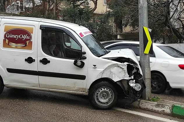 Bursa'da kayganlaşan yolda iki ayrı kaza
