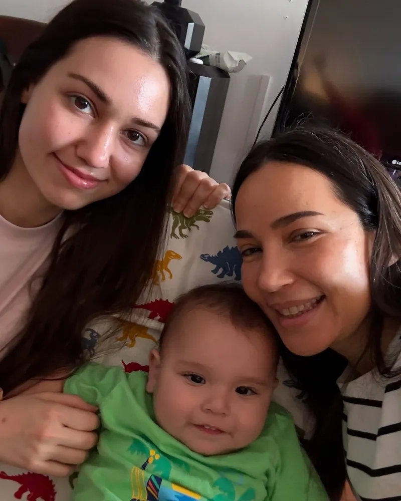 2-cocuk-annesi-ipek-acardan-mutlu-aile-pozu-kizi-ve-ogluyla-sosyal-medyayi-salladi-1744291917552.jpg Kaynak: Sosyal medya