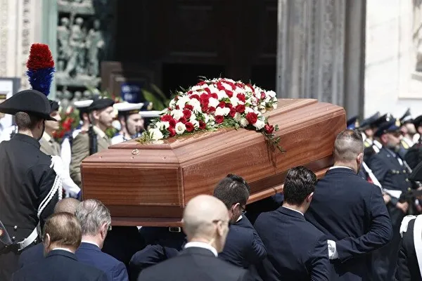 disisleri-bakani-hakan-fidan-berlusconinin-icin-cenaze-torenine-katildi-1686757963066.jpeg Berlusconi'ye veda! Türkiye'den üst düzey iki isim katıldı-6