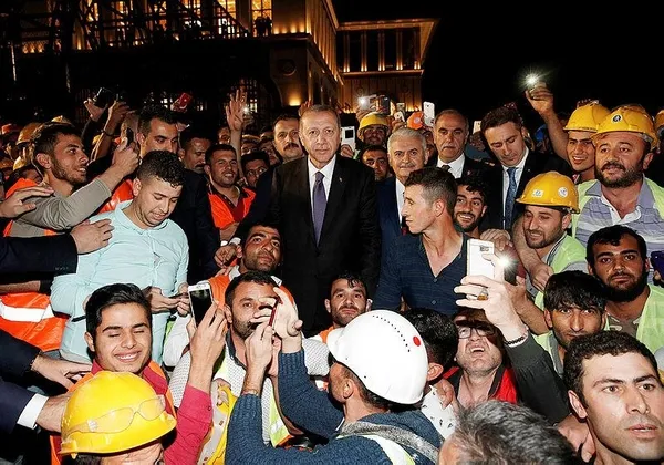 Cumhurbaşkanı Erdoğan, Külliye'deki inşaat çalışmalarını inceledi-2