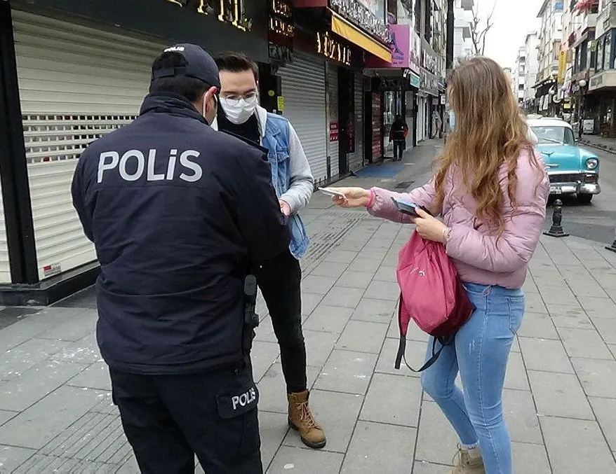 İstanbul’da 20 yaş denetimi! Polis tek tek kimlik sordu