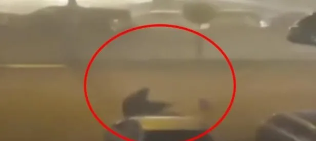Sele kapılan çocuğu annesi kurtardı!