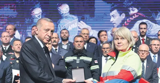 Başkan Erdoğan: "Ülkemiz hainlere bırakılamaz"