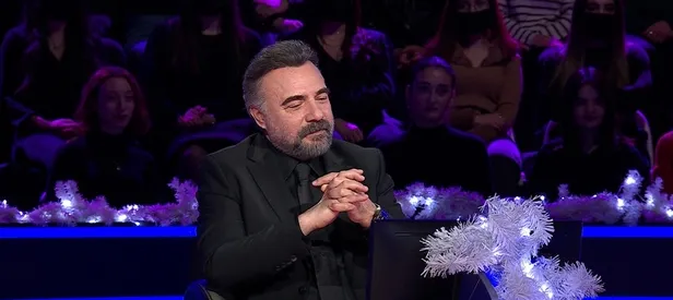 Büyük İskender kimden üç yıl süreyle dil, edebiyat, siyaset ve felsefe üzerinde ders almıştır?