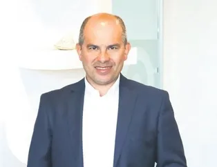 Şişeleri düğme yapıp ünlü markalara sattı