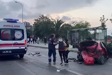 Kadıköy'de park halindeki araca otomobil çarptı sürücüler yaralandı