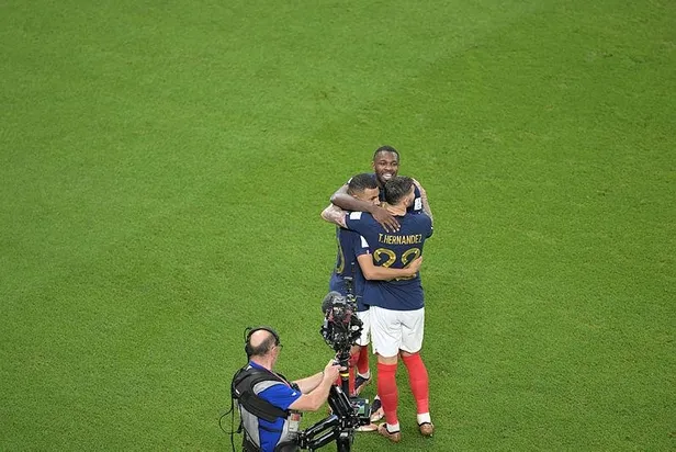 kylian-mbappe-sov-yapti-son-dunya-sampiyonu-fransa-polonyayi-3-1-yenerek-ceyrek-finale-yukseldi-1670174995306.jpeg Kylian Mbappe şov yaptı! Son dünya şampiyonu Fransa, Polonya'yı 3-1 yenerek çeyrek finale yükseldi-12