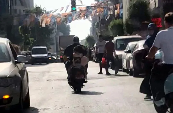 avcilarda-motosikletle-olume-davetiye-cikaran-yolculuk-1659249018592.jpg Avcılar'da motosikletle ölüme davetiye çıkaran yolculuk-2