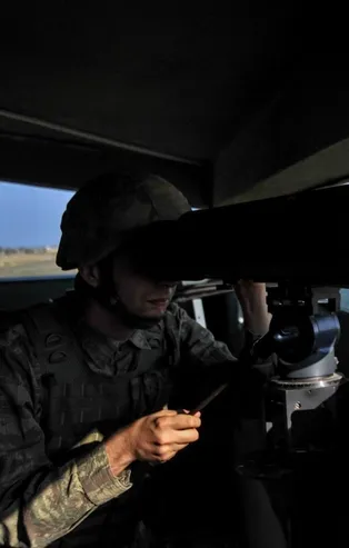 Son dakika: Terör örgütleri ile bağlantılı olduğu tespit edilen 2 şahıs yakalandı