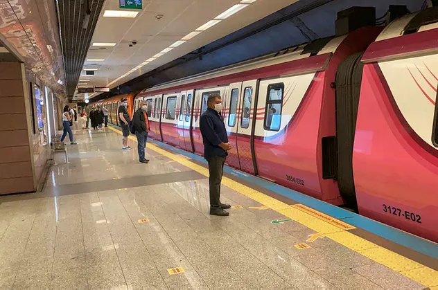 Ünalan Metrosu'nda intihar girişimi