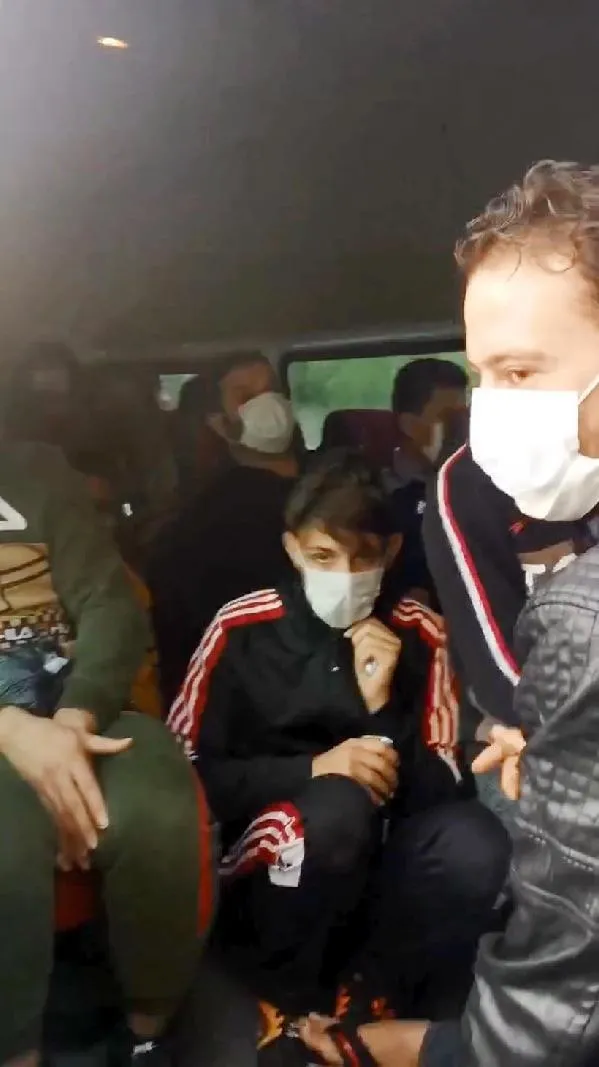 SON DAKİKA: Gaziantep'te 15 kişilik minibüsten 25 kişi çıktı