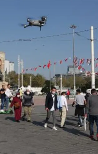 Taksim Meydanı'nda drone ile maske denetimi