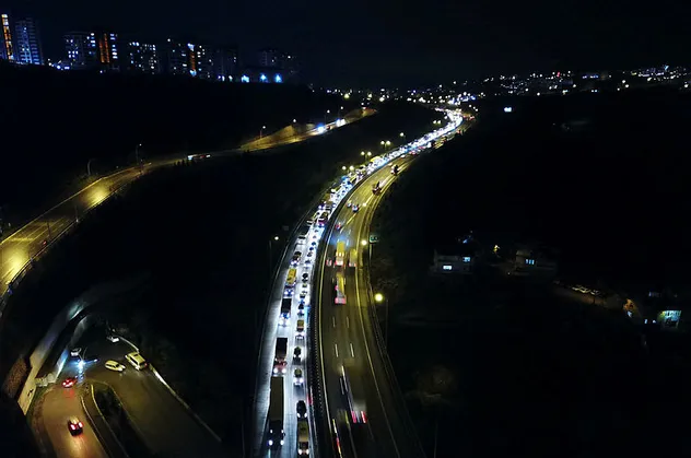 Son dakika: TEM'de feci kaza! Tam 5 kilometrelik kuyruk oluştu