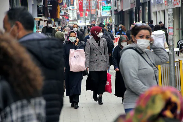Türkiye'nin gözü Bilim Kurulu toplantısında! Ramazan'da tam kapanma olacak mı? Sokağa çıkma yasağı, toplu teravih, iftar...-19