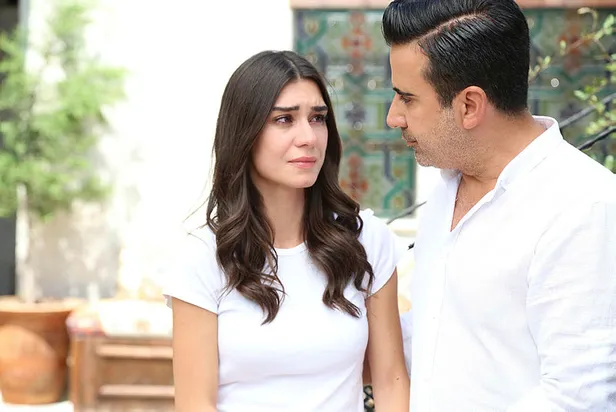 Burcu Kıratlı, Külliye'deki davete hazırlanıyor-6