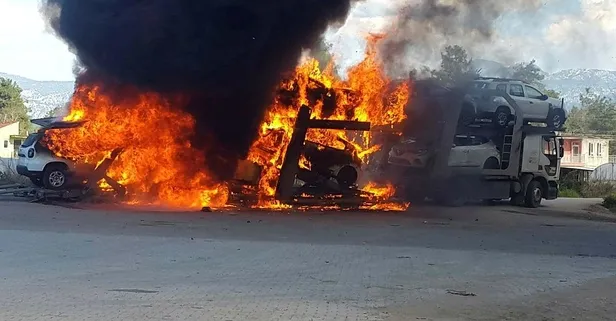 Burdur'un Bucak ilçesinde sıfır kilometre otomobilleri taşıyan TIR küle döndü!