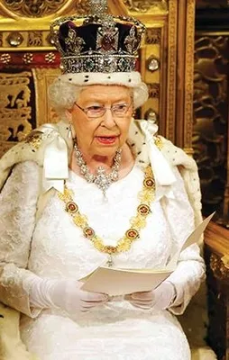 Kraliçenin tacındaki milyonluk sır