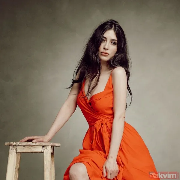 Bir Zamanlar Çukurova’nın Müjgan’ıydı! Melike İpek Yalova dekoltesiyle yakın çekim paylaştı ortalığı yıkıp geçti! Güzelliğiyle büyüledi - 7