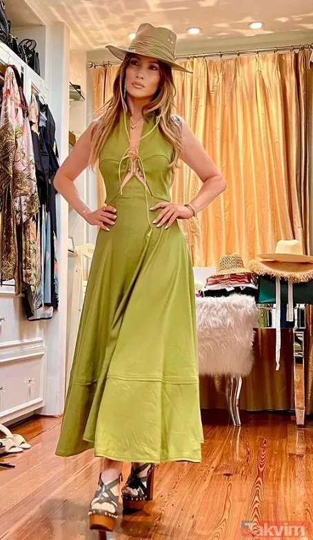 Nur Fettahoğlu'nun yatak odası pozları olay! 41 yaşındaki oyuncuyu görenler: "Mahidevran Sultan 2022'ye fırlarsa..." - 18