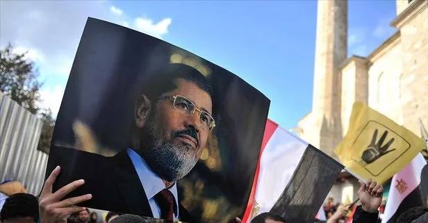 Mursi’nin oğlundan evlerde gıyabi cenaze namazı kılınması çağrısı