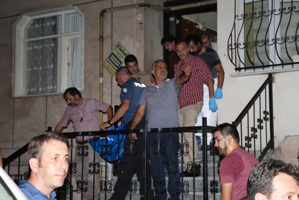 Son dakika haberi... Güngören'de bir kadın kocasını bıçaklayarak öldürdü-2