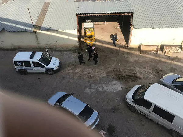 1609768410858.jpg SON DAKİKA! Balıkesir'de kiracı dehşeti! Ortalık kan gölüne döndü-2