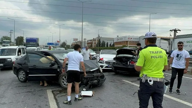 kocaelide-zincirleme-trafik-kazasi-yaralilar-1660408921049.jpeg Kocaeli'de zincirleme trafik kazası: Yaralılar-2