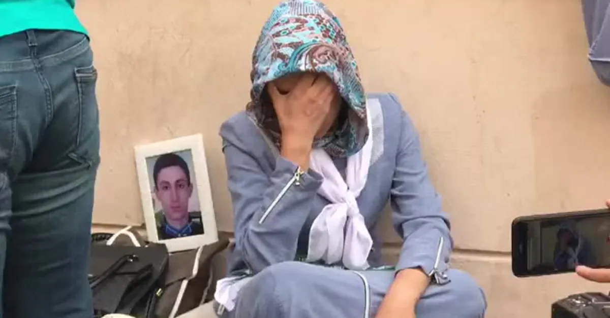 HDP'lilerden 'evlat nöbeti'ndeki Ayşegül Biçer'e skandal sözler! Acılı anne fenalık geçirdi