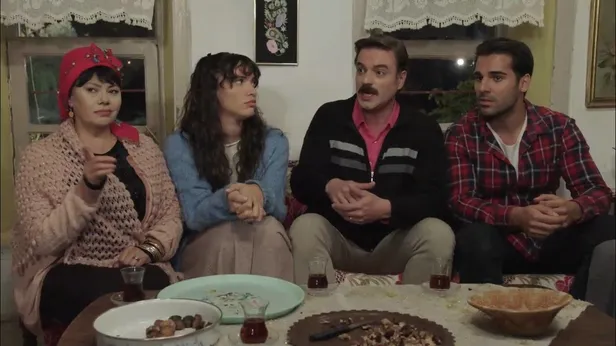 miadi-doldu-reytinglerde-kan-kaybeden-diziye-yol-gozukuyor-finalden-baska-yol-kalmayacak-1607198865070.jpg Miadı doldu reytinglerde kan kaybeden diziye yol gözüküyor! Finalden başka yol kalmayacak-2