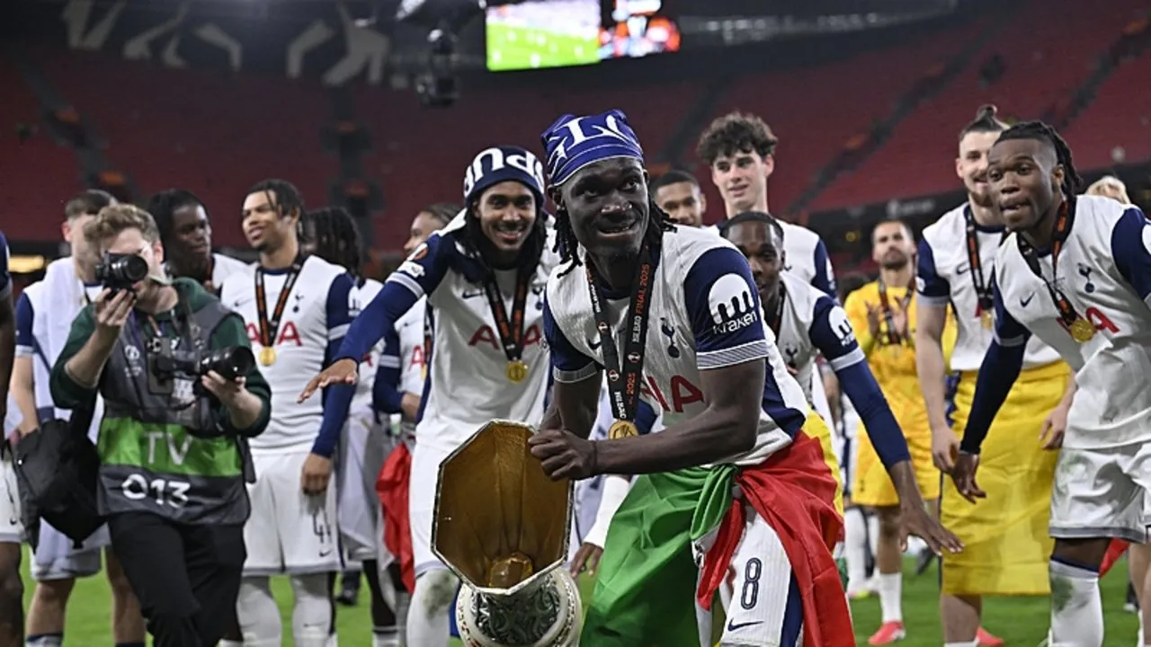 Fenerbahçe’den Ada çıkarması! Devin Özek ilk transferi için devrede