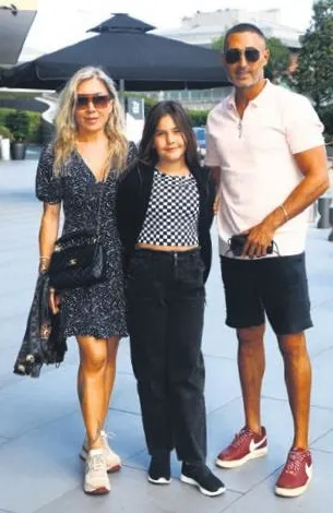 Şafak Sezer İzzet Yıldızhan'ın sahnesinde uzun hava okudu (Magazin haberleri)-12