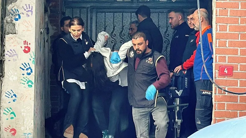 adalet-bakani-yilmaz-tunctan-adliye-saldirisiyla-ilgili-flas-aciklamalar-34-supheli-gozaltinda-1707234893063.jpeg Adalet Bakanı Yılmaz Tunç'tan adliye saldırısıyla ilgili flaş açıklamalar: 34 şüpheli gözaltında-5