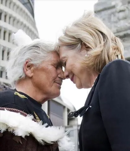 Clinton’a Maori usulü karşılama