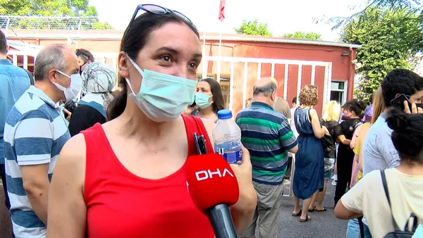 son-dakika-her-senenin-vazgecilmezi-yksye-gec-kalan-ogrenciler-iceri-alinmadi-1624693802477.jpg SON DAKİKA: Her senenin vazgeçilmezi! YKS'ye geç kalan öğrenciler içeri alınmadı-8