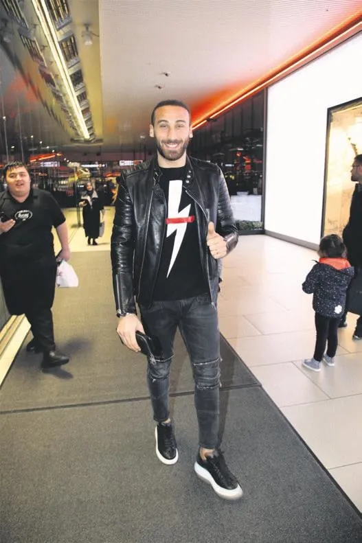 Cenk Tosun Etiler’de ofsayta düştü!