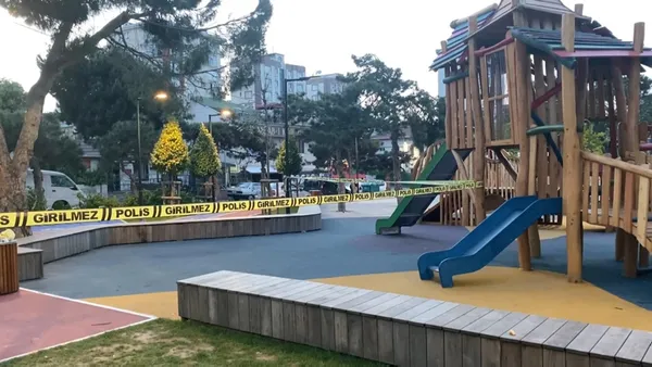 umraniyede-cocuk-parkinda-silahli-bicakli-kavga-cocugun-sesi-her-seyi-ozetliyor-baba-gitmeyelim-1621924246448.jpg Ümraniye'de çocuk parkında silahlı bıçaklı kavga! Çocuğun sesi her şeyi özetliyor: Baba gitmeyelim-9