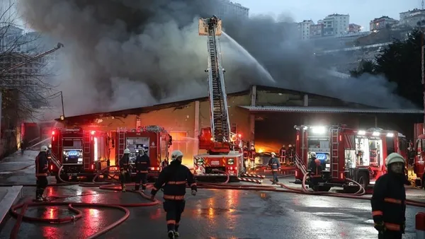 son-dakika-istanbulun-yangin-raporu-alevlerin-en-buyuk-nedenleri-sigara-ve-elektrik-kontagi-1606310407438.jpg SON DAKİKA: İstanbul'un yangın raporu: Alevlerin en büyük nedenleri sigara ve elektrik kontağı-4