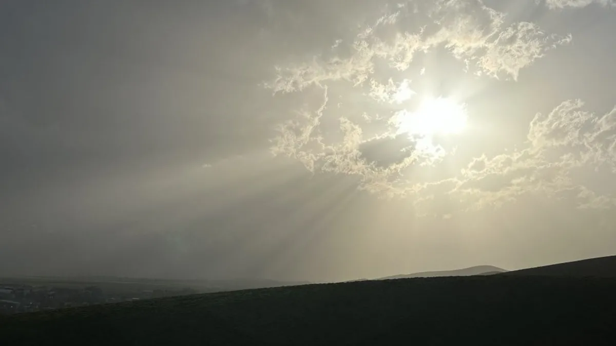 Suriye’den gelen toz bulutu Şanlıurfa’yı kapladı