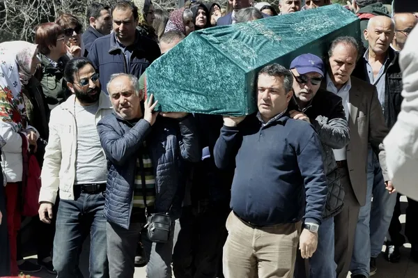 Usta oyuncu Dursun Ali Sarıoğlu son yolculuğuna uğurlandı-3