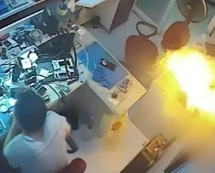 Telefon bataryası bomba gibi patladı