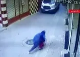 Çinli kadına gasp anı kamerada
